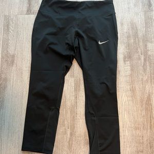 Nike cropped black leggings